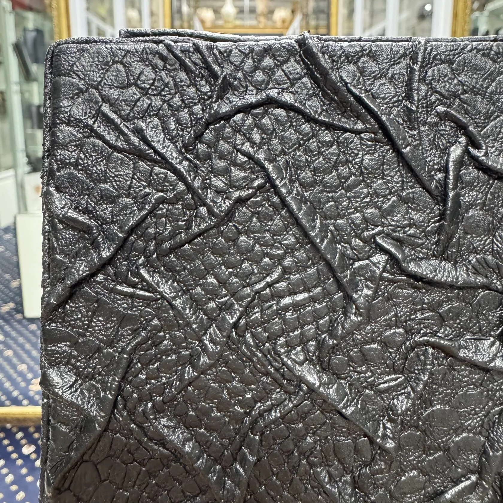 Библия с крестом в коробе